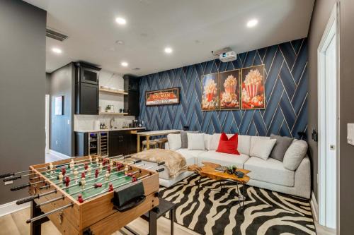 Church Hill House | 1 Mi to Dtwn: Hot Tub Haven in Richmond!