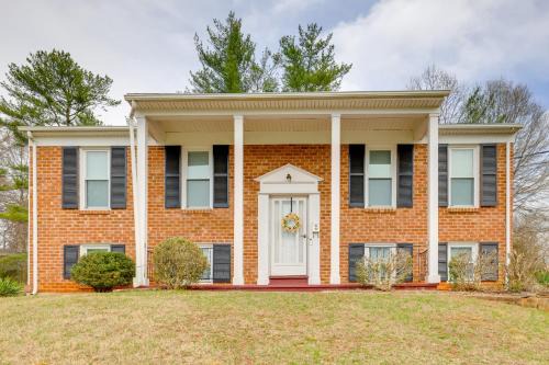 Lynchburg House | 1 Mi to Dtwn Lynchburg: Charming Family Home!