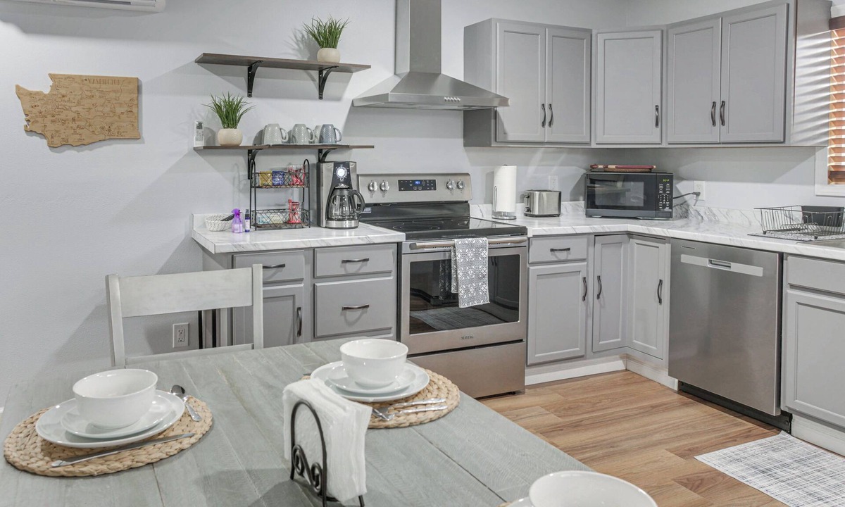 Sequim Apartment | 1 Mi to Dtwn Sequim: Modern Escape Near Everything