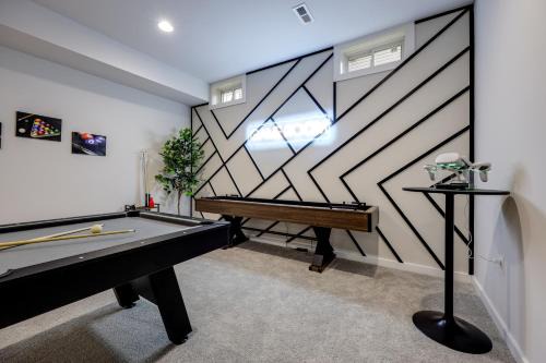 Triangle House | 1 Mile to Quantico: 5BR Home w/Game Room!