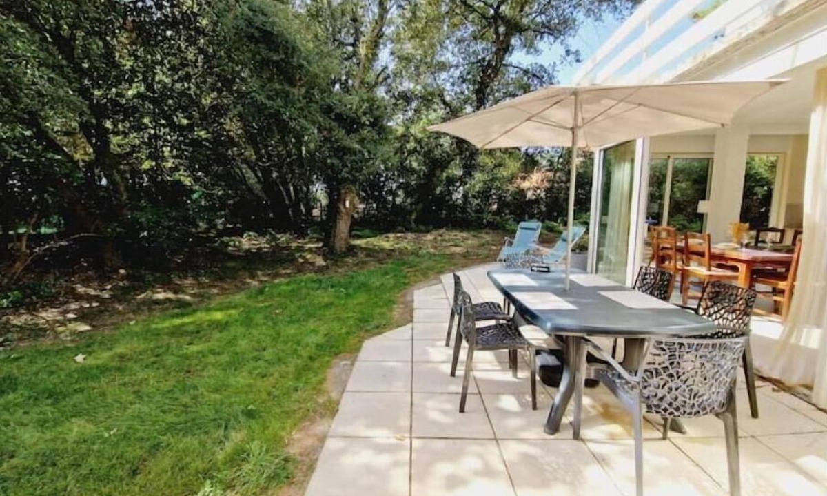 Saint-Michel-Chef-Chef Apartment | 1 mn walk from the sea, Garden level, 400 m² private plot in the heart of the woods.