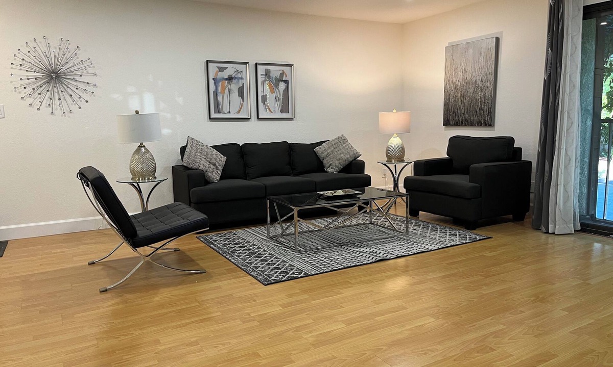 Downtown Apartment | 1. Superb 2-bd 2-bth Apartment in City Center