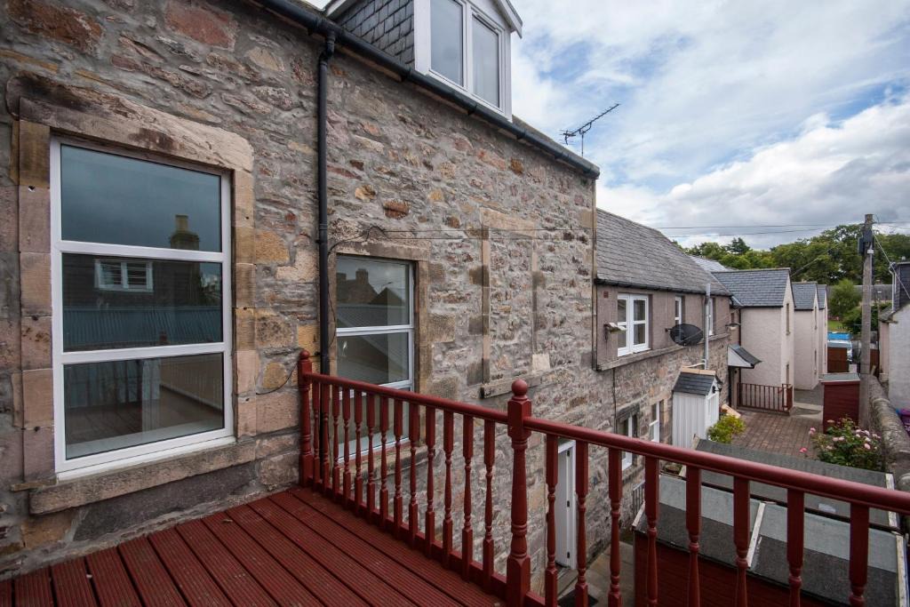 Forres Apartment | 1 Varis Apartments