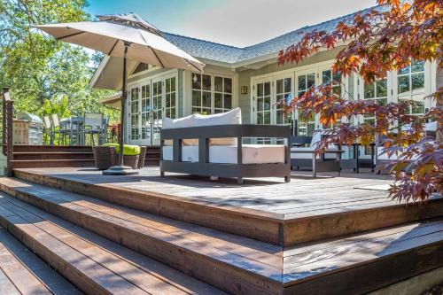 Freestone House | 10 Acre Estate with Views Teahouse and Pickleball Court