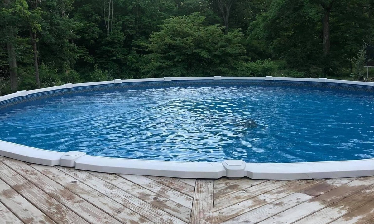 Bloomington House | 10 min from IU. Feel at home at Bexy Retreat. Pool, Decks, Small Pet Friendly!