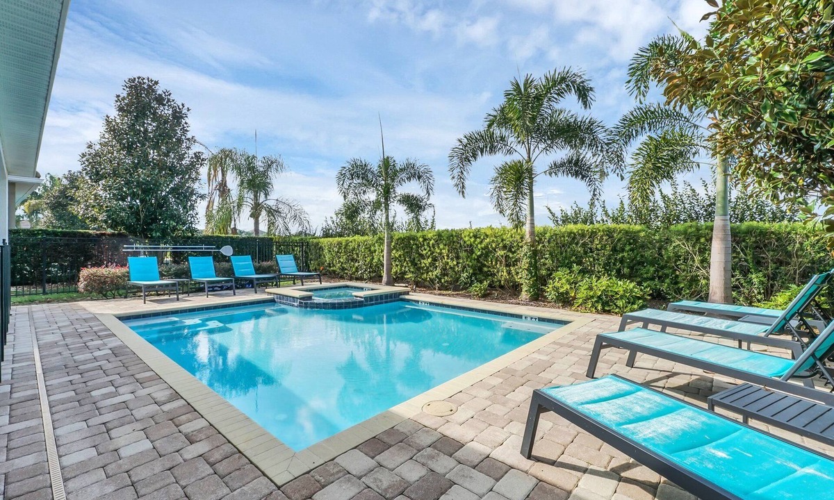 Celebration House | 10 Mins Disney/5 Kings!/Private Pool and Spa/AC Games Room/Themed Bedrooms/Wifi