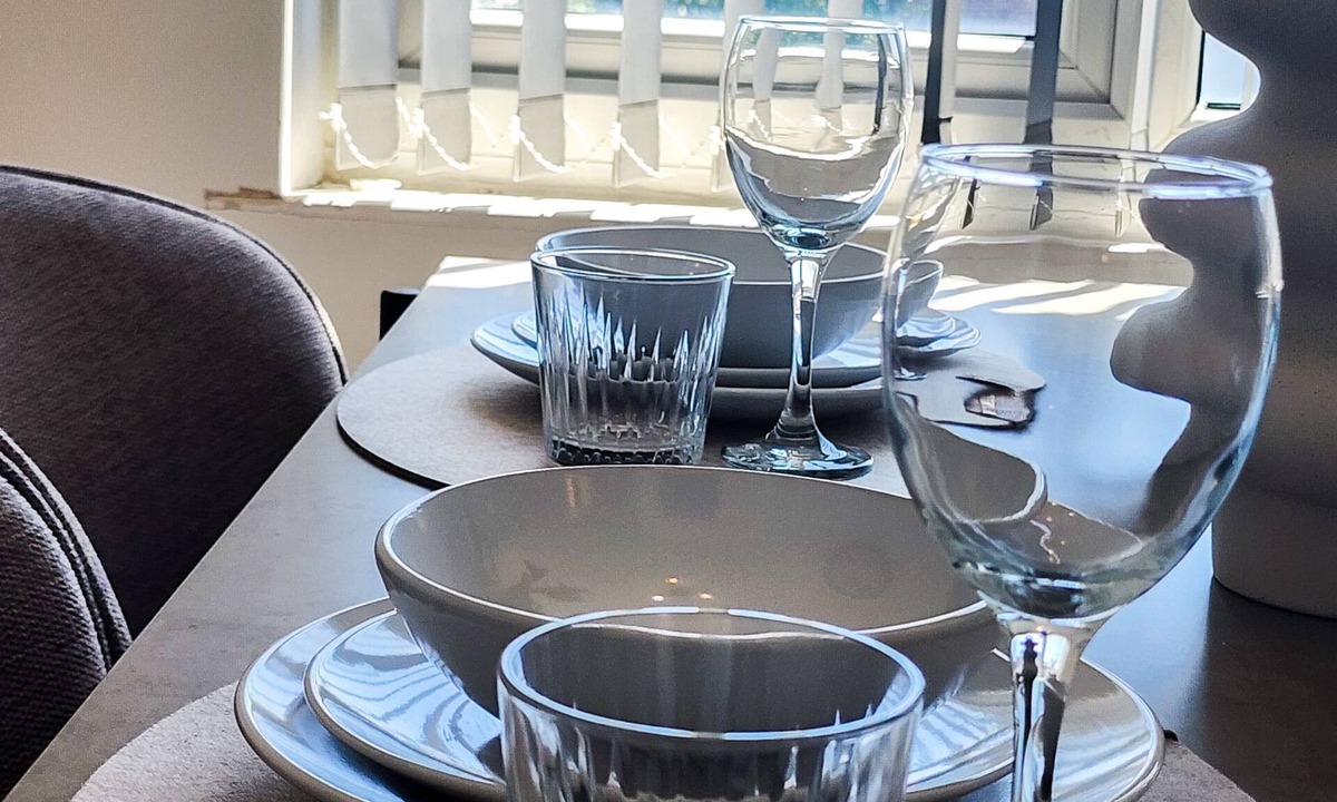 Liverpool Apartment | 10 Mins to Airport Movie-ready W M Parking