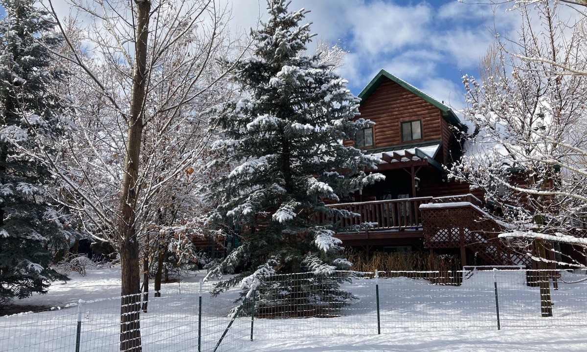 Ogden Bed & Breakfast | 10 minutes to Slopes! Wild Turkey Lodge & Farm BnB, A 5-star traveler's dream!