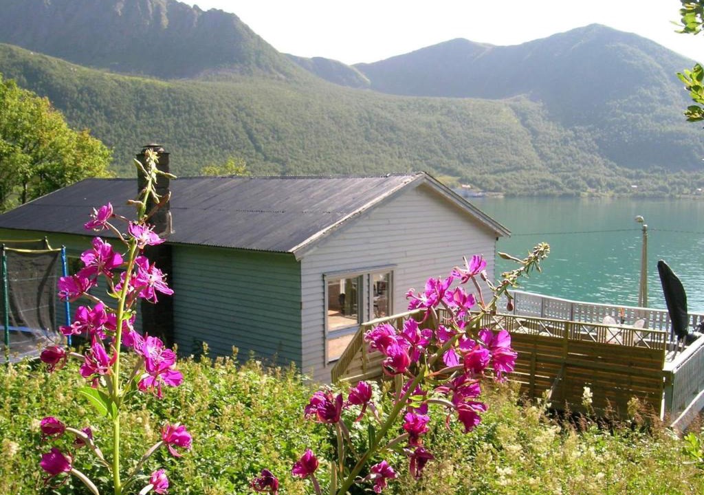 Sifjord House | 10 person holiday home in Kaldfarnes