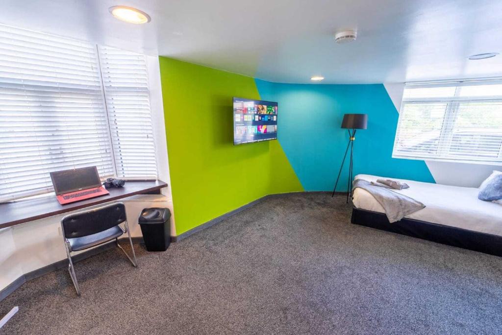 Selly Oak House | 100 Dale road Studios in Guest house