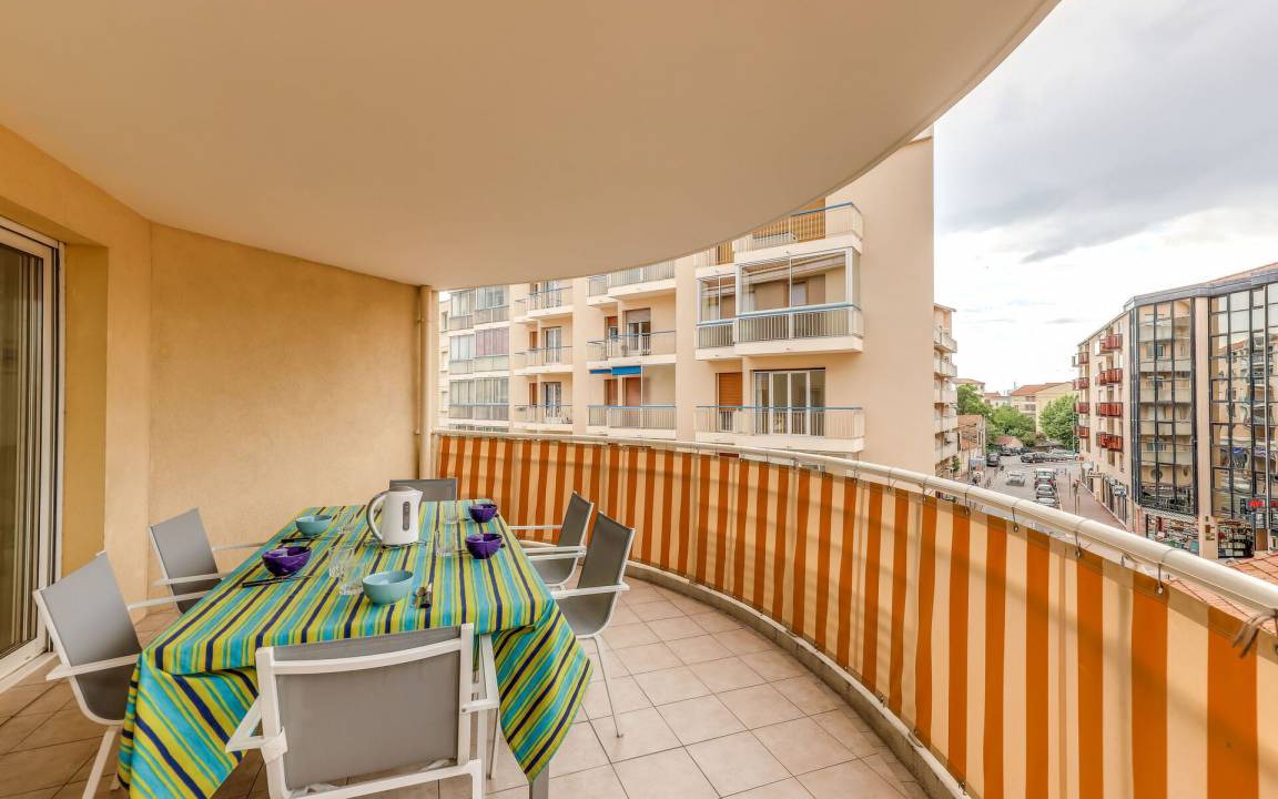 Saint-Raphael Apartment | 100 m² Apartment ∙ 2 bedrooms ∙ 6 guests