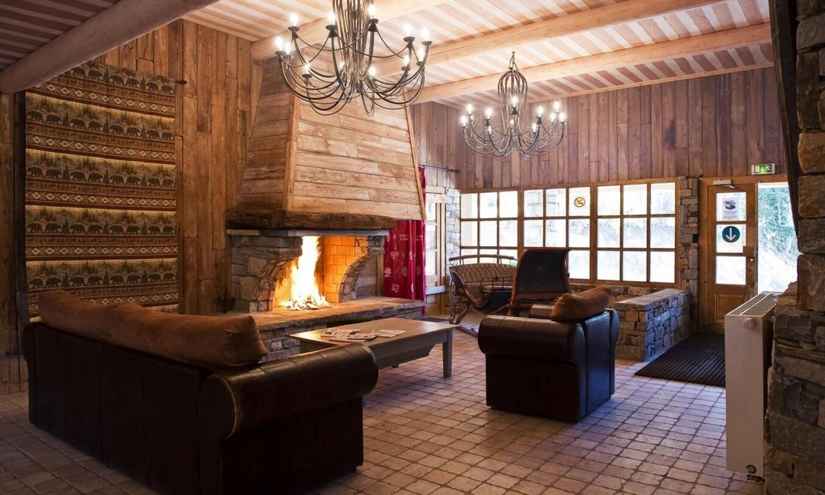 Arc-2000 Apartment | 100m from shops, fitness, swimming pool, sauna, fireplace or stove, tv, ski locker, 200m², Les Arcs