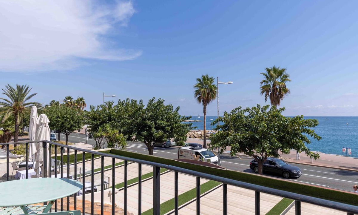 Cros-de-Cagnes Apartment | 101 Charming duplex facing the sea with balcony
