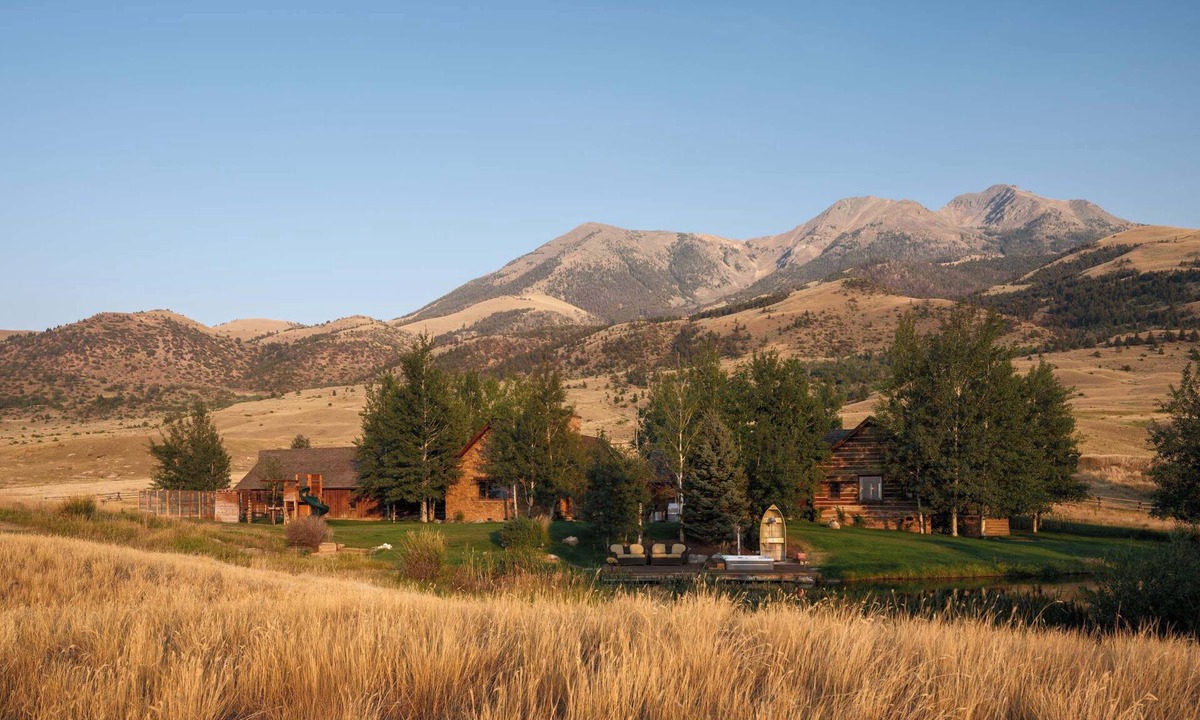 Pray House | 104-Acre Private Ranch Retreat in Paradise Valley, Montana