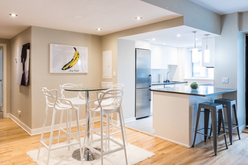 Downtown Montreal Condo | #10B-3435 · Lofty Apartment in City Centre 99 Walk Score in Montreal