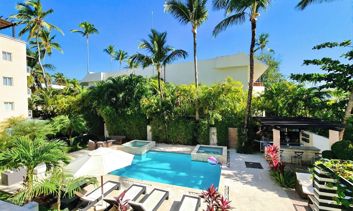 El Cortecito Condo | 10BR Spacious Multi-Unit Retreat with Rooftop Plunge Pool - Walk to Beach +Bonus