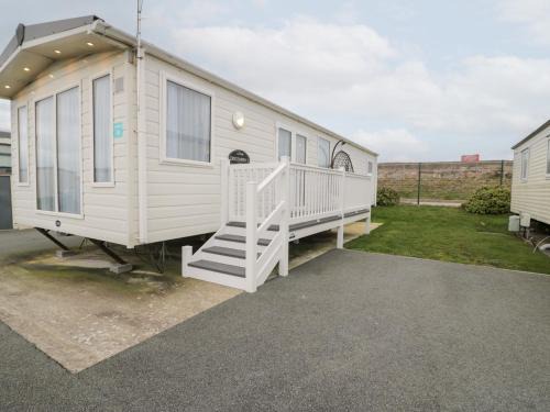 Kinmel Bay House | 11, Beachfields