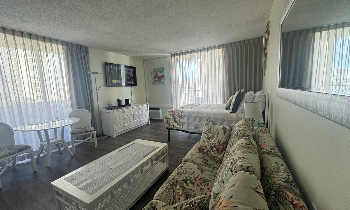 Waikiki Condo | 🌺 12 GUESTS 3 X ❤️AWESOME STUDIOS❤️ FREE PARKING 🏝️ 5MIN TO OCEAN 🏊‍♀️