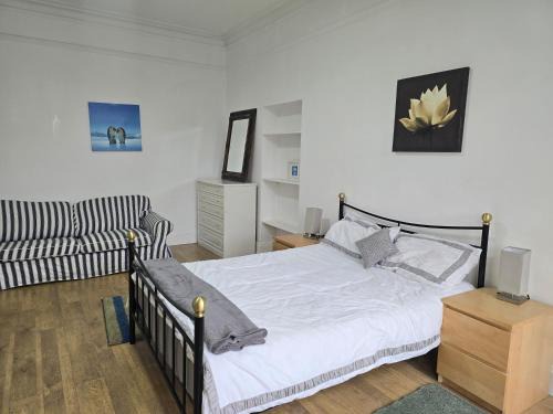 Maenporth House | 12 Gyllyngvase Terrace