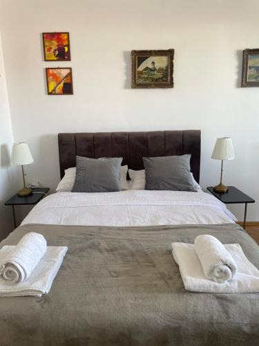 Reghin Apartment | 12 Home