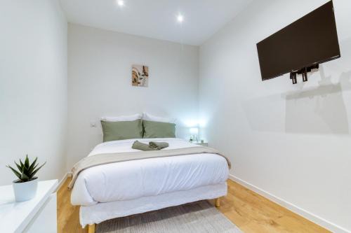 Cambrai Apartment | 1227Location