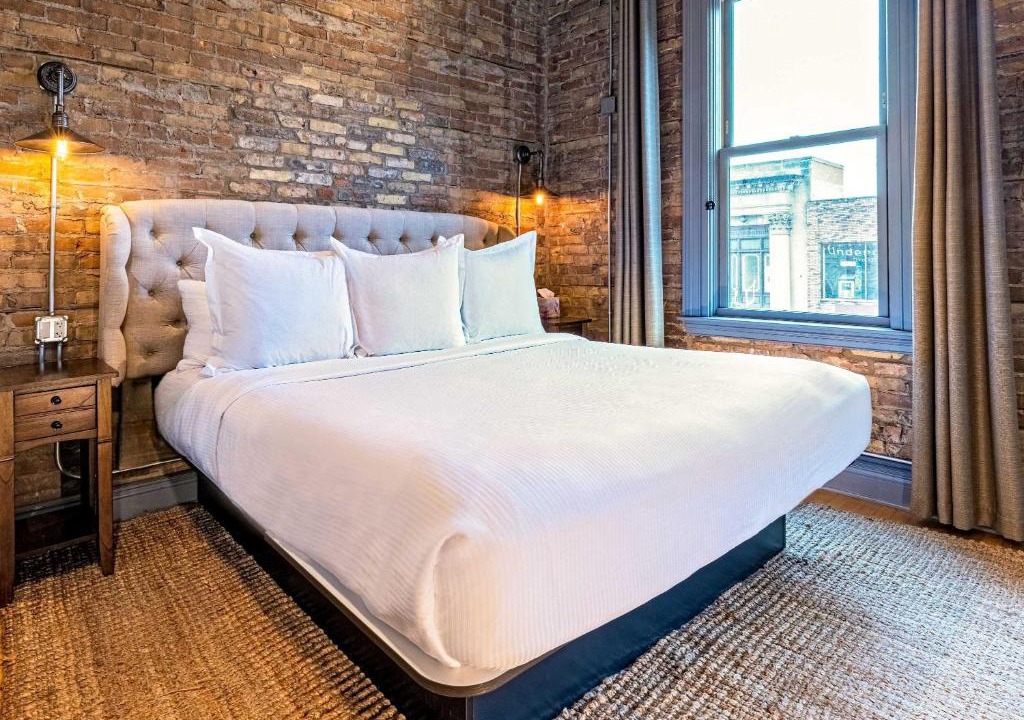 West Dundee Apartment | 124 Lofts - Downtown Dundee - Walk to Dining