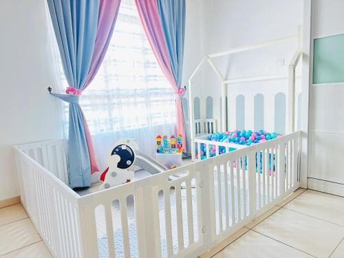 Malacca City House | 12pax HOUSE ,Cheng ,ktv 小孩游乐 pool 温馨房子MELAKA CHENG
