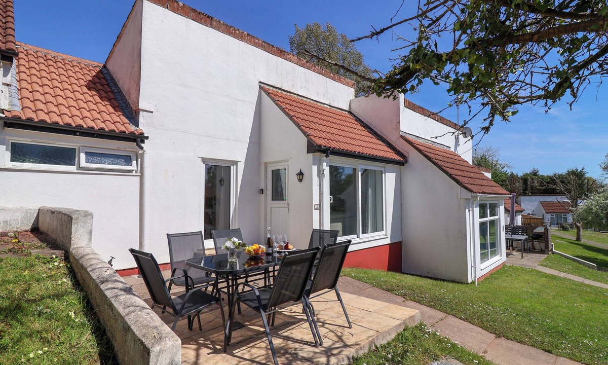 St. Ann's Chapel Cottage | 13 MANORCOMBE BUNGALOWS, pet friendly, with pool in Gunnislake