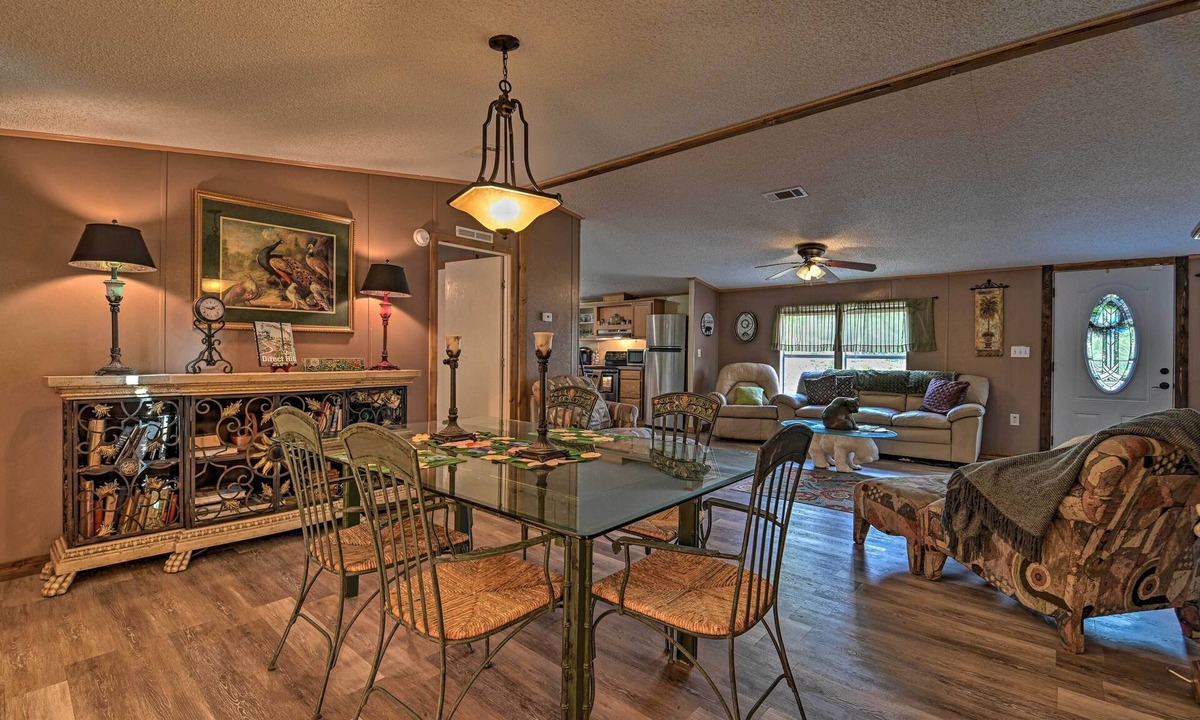 Silver Springs House | 13 Mi to Silver Springs: Pet Friendly Getaway!