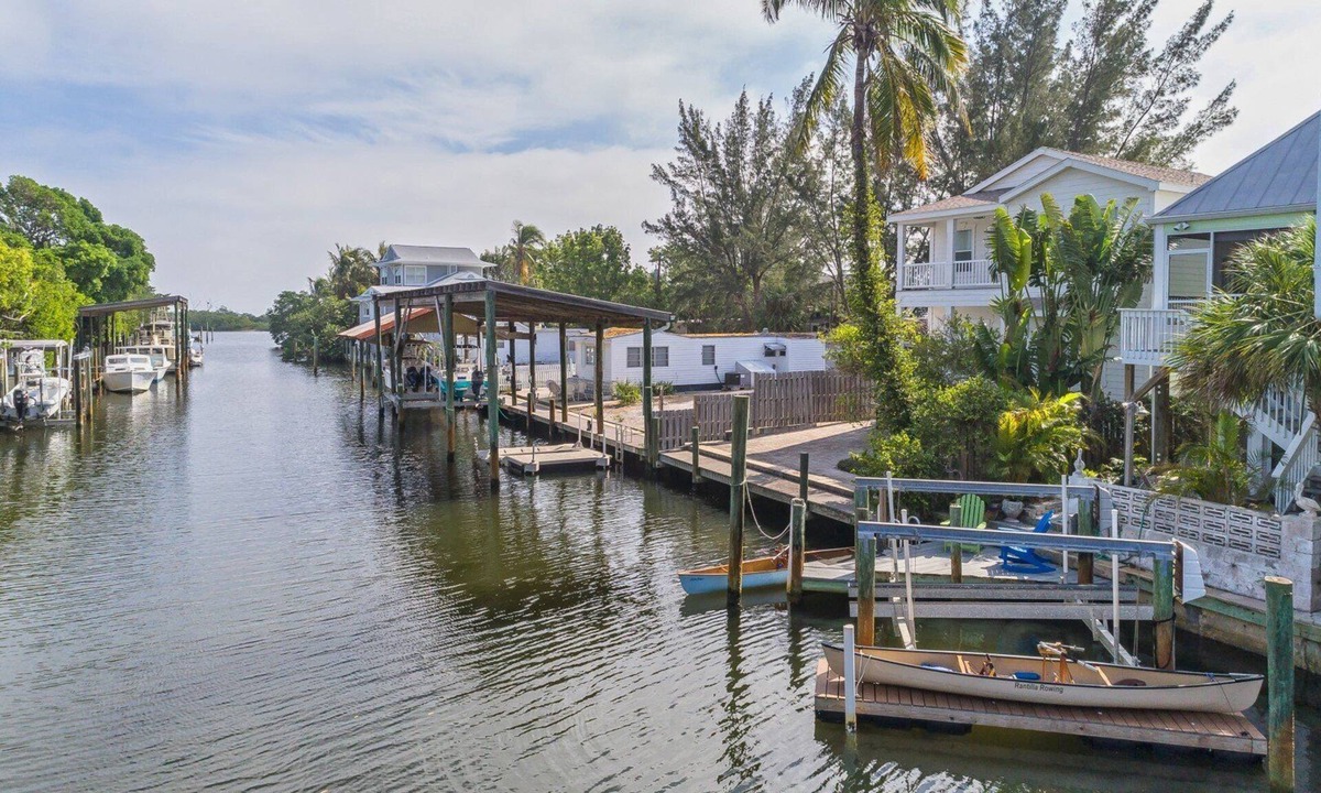 Boca Grande House | 135 Damfiwill - 2 bedroom/3 Bath - dock for boat - Pet Friendly!