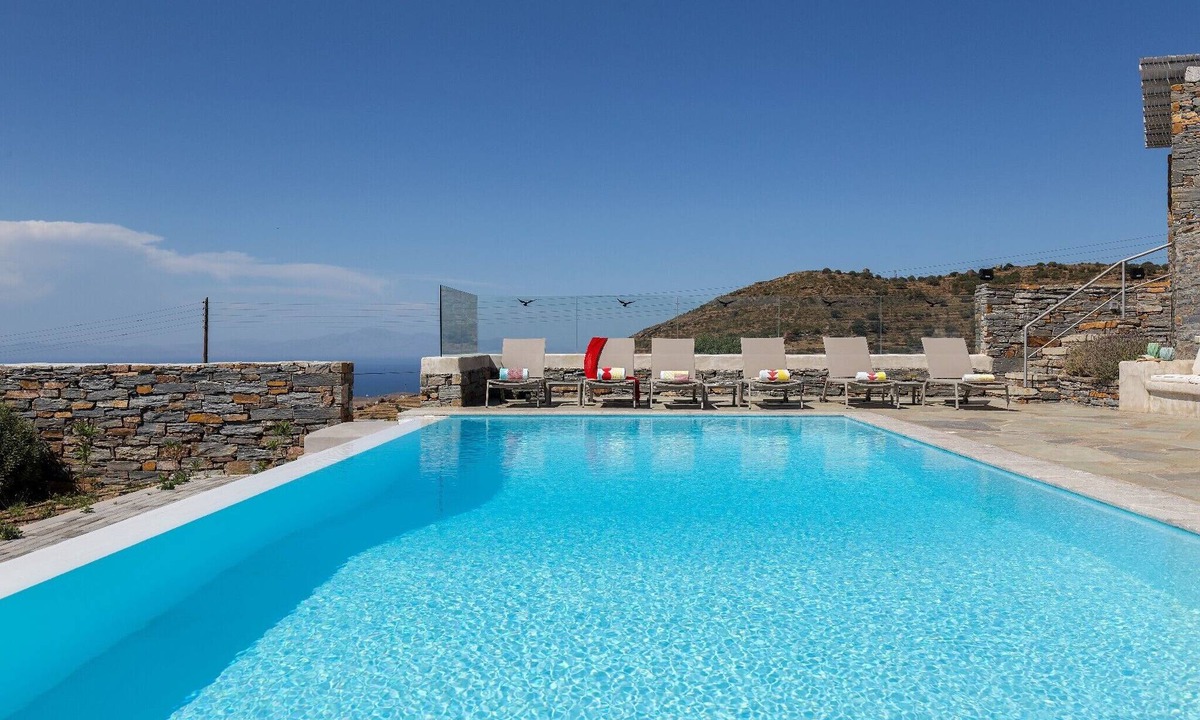 Ioulida Villa | 14 bedroom accommodation in Ioylis
