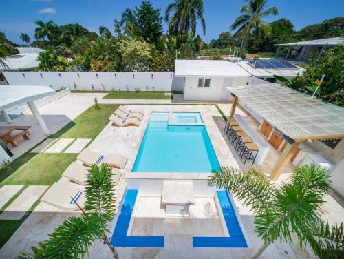 Sosua Villa | 14 BR Getaway 2 mins from Sosua action