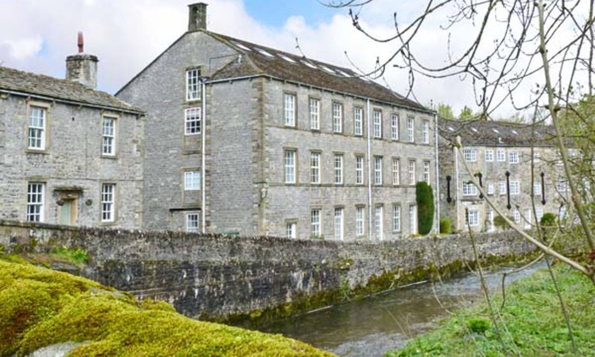 Airton Cottage | 14 Riverside Walk