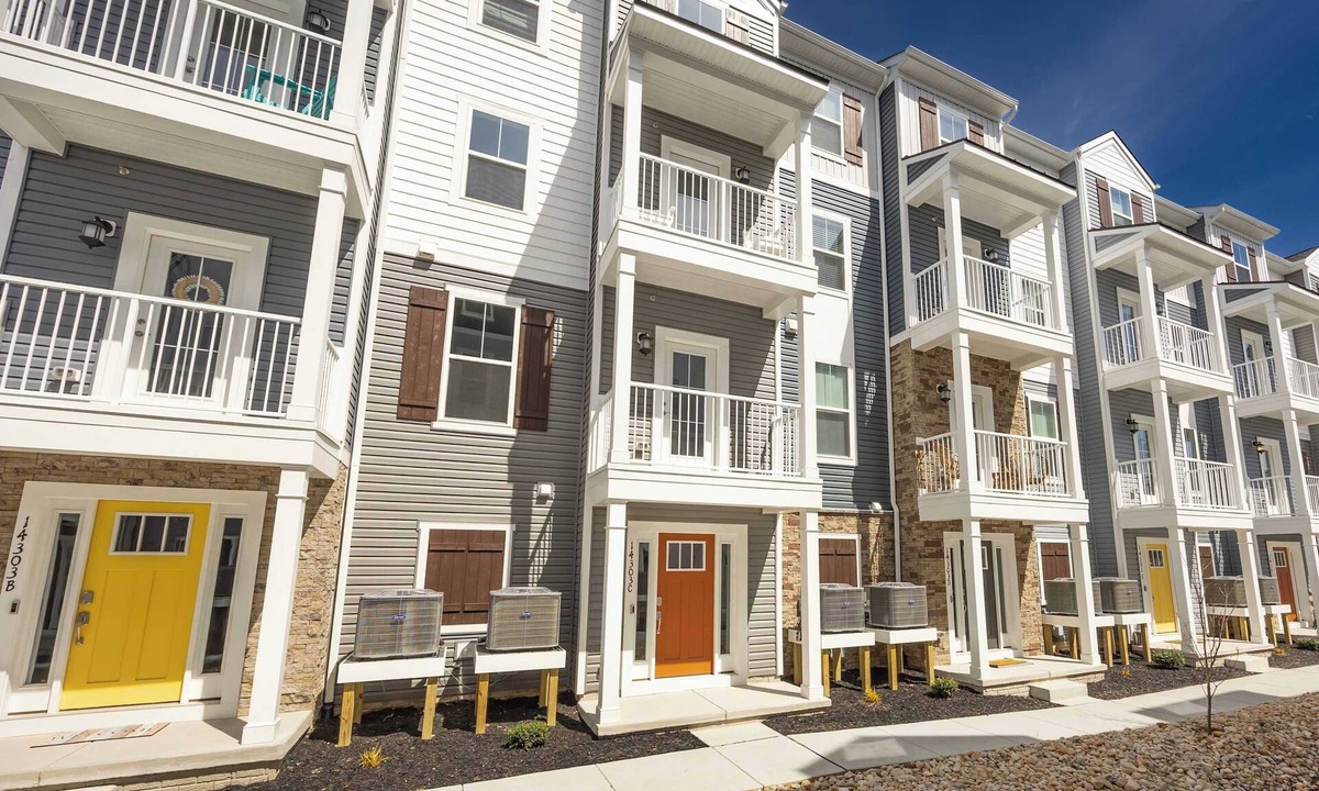 Caine Woods Condo | 143rd St. Large upscale Townhouse -Sleeps 8/Pool