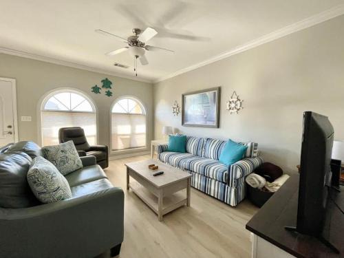 Long Beach House | 148 Beau Clair - Beachside Townhome with Pool in Long Beach