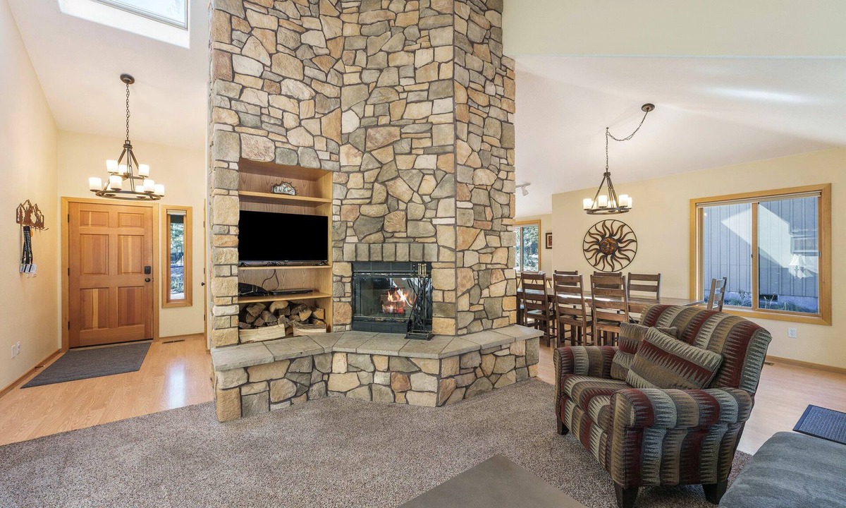 Deer Park House | 15 Lassen - Charming, Hot Tub, SHARC, A/C