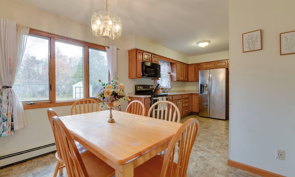 Essex Junction House | 15 Mi to Cochran's Ski Area: Cozy Home w/Yard!