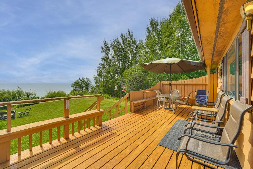 Palmers Apartment | 15 Mi to Duluth: Lake Superior Beachfront Home!