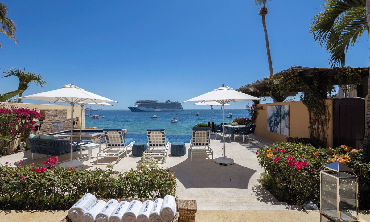El Medano Ejidal House | 15% Summer Savings, Oceanfront, 4BR Hacienda Villa, Private, Elegant, Remodeled