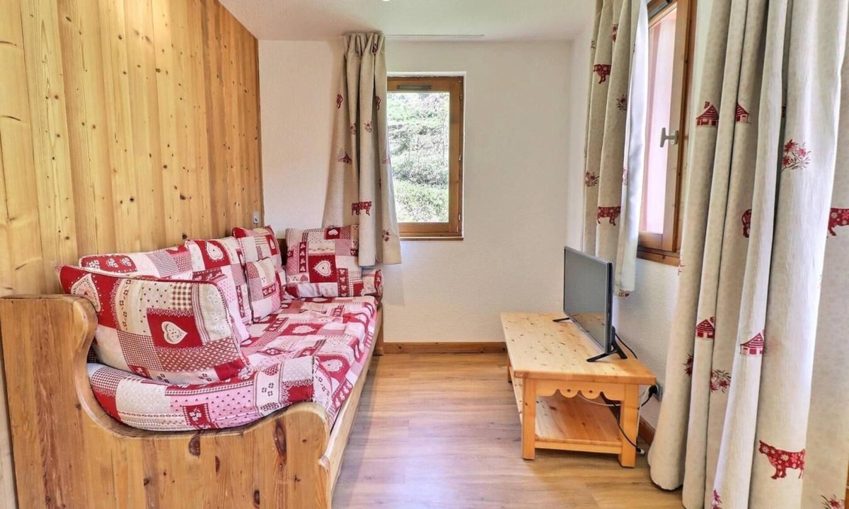 La Perriere Apartment | 150m from resort center, 5th floor, balcony, ski locker, 41m², La Tania