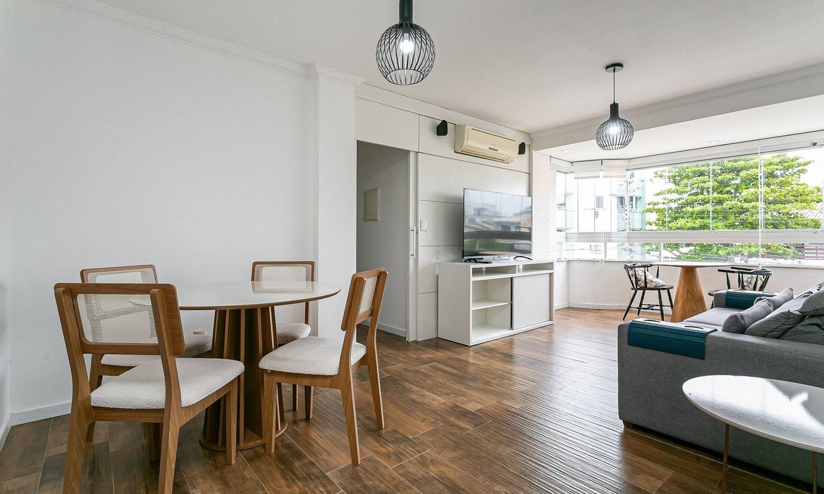 Cachoeira do Bom Jesus Apartment | 150m from the beach | 60" Smart TV #CHA15