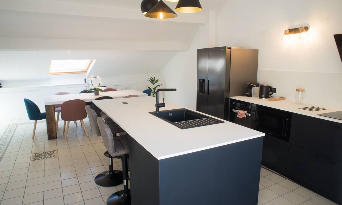 Avignon City Centre Apartment | 150m2 duplex loft with huge terrace and jacuzzi in the heart of Avignon