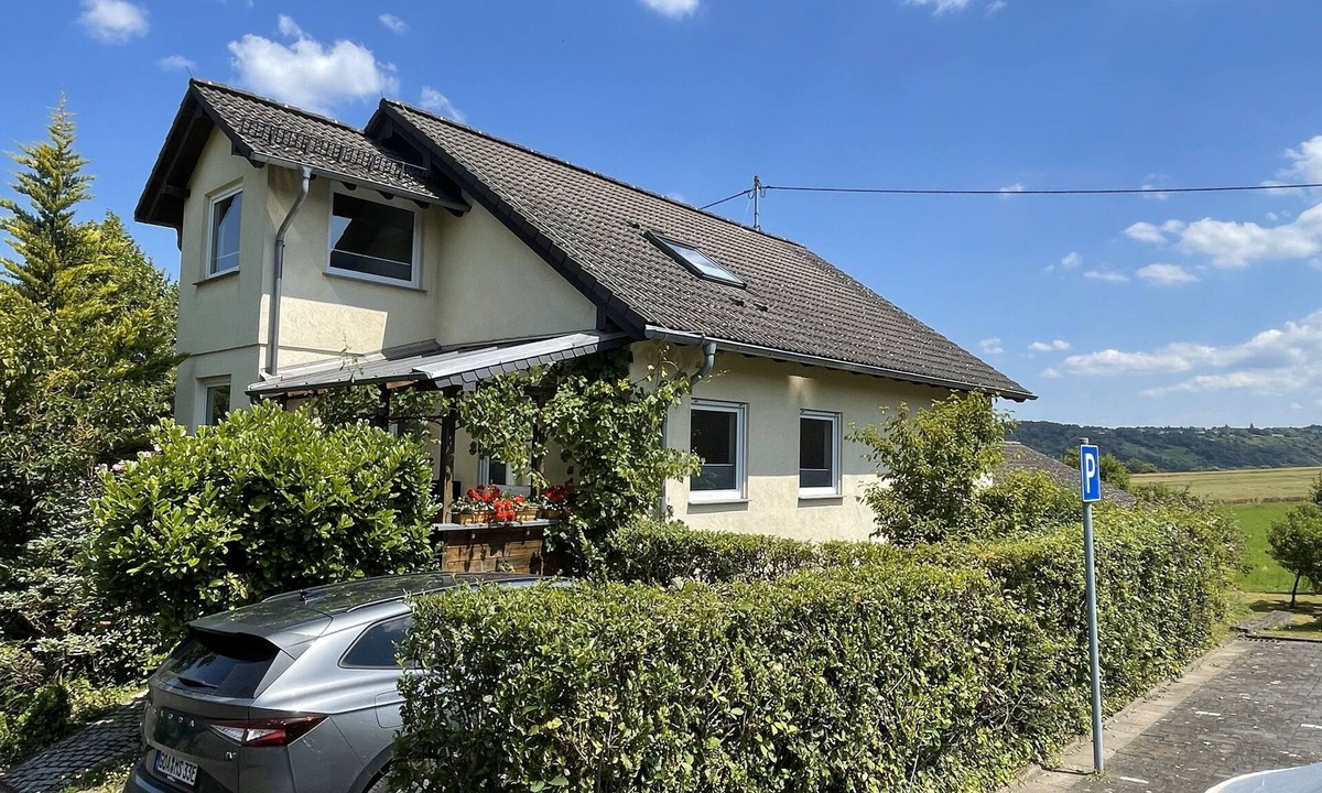 Biebernheim Apartment | 152 m² vacation apartment Quiet location on the edge of the village Overlooking the Rhine Valley Opposite the Loreley