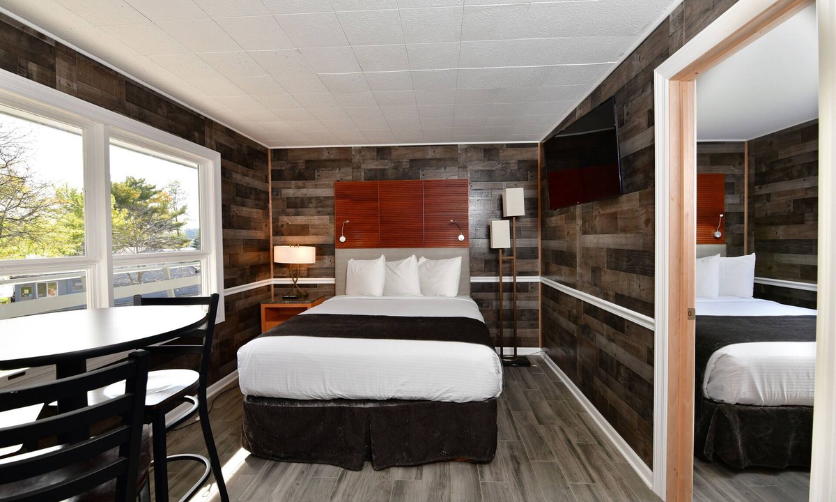 Lake Delton Hotel | #16-17 Completely Redone Studio w/kitchen