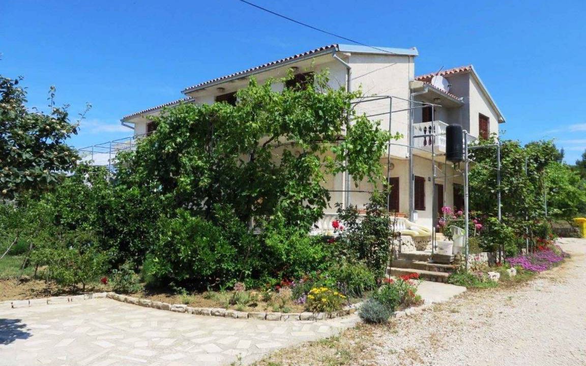 Vrsi House | 160 m² House ∙ 4 bedrooms ∙ 8 guests