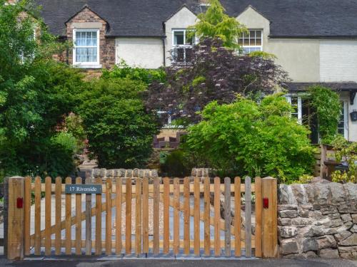 Oakamoor House | 17 Riverside