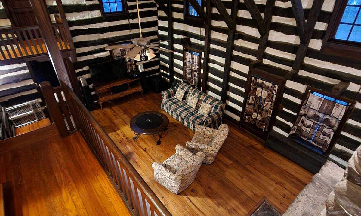 Gettysburg Cabin | 1798 historic log cabin and 3 acres in Gettysburg you can rent privately.