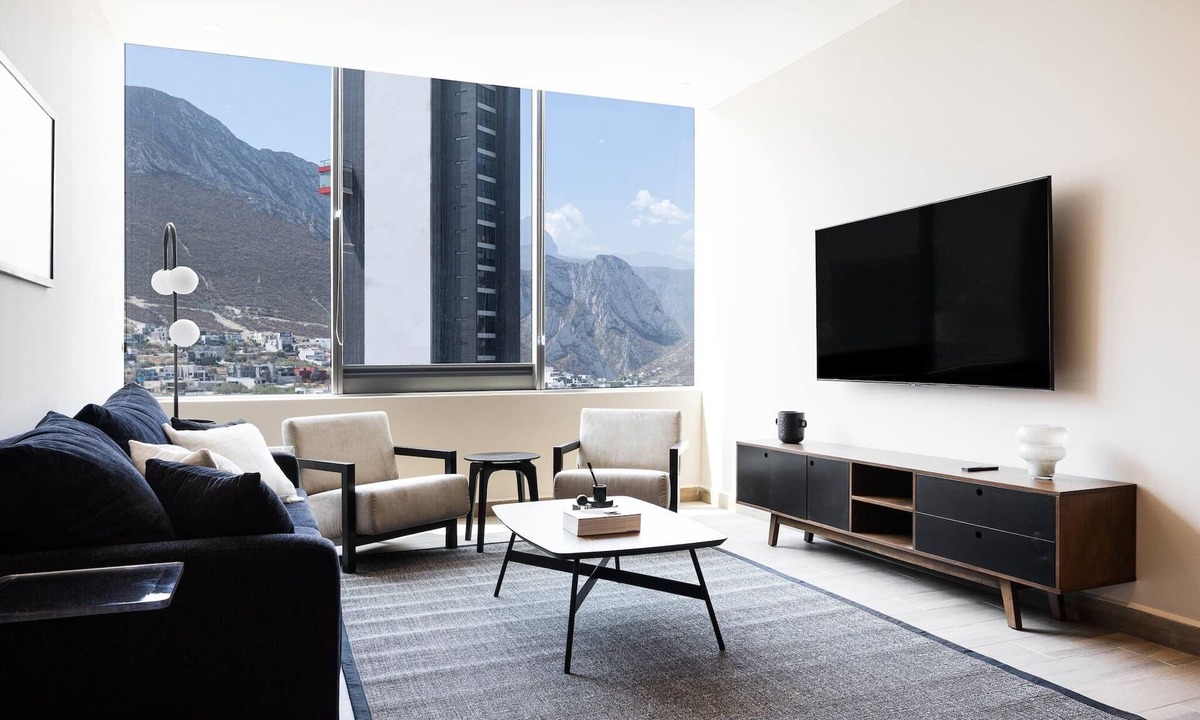 Monterrey Apartment | 17th-Floor Mountain Views, Rooftop Pool & Gym
