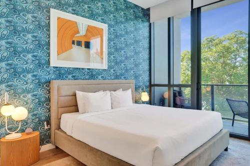 West Avenue House | 17WEST Spacious 3BR Apartment with Balcony