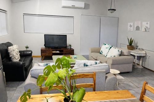Bloemfontein Apartment | 18 on Basil
